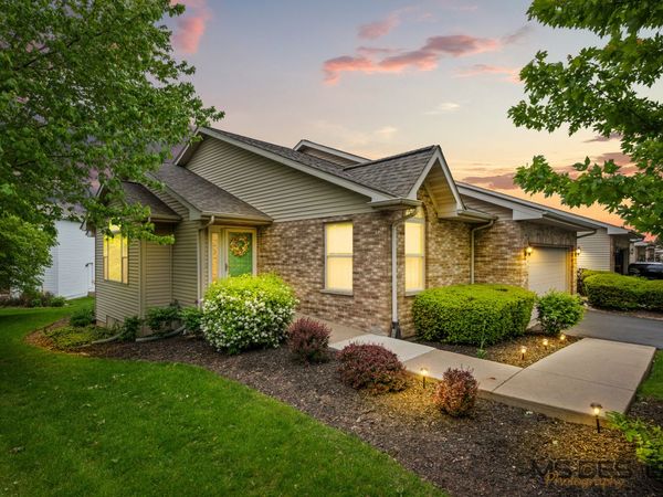915 Foxpointe Drive , Sycamore, IL 60178