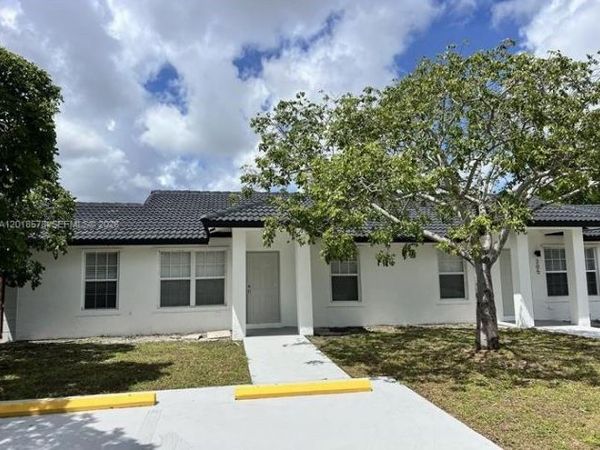 201-205 NW 30th Ave , Pompano Beach, FL 33069