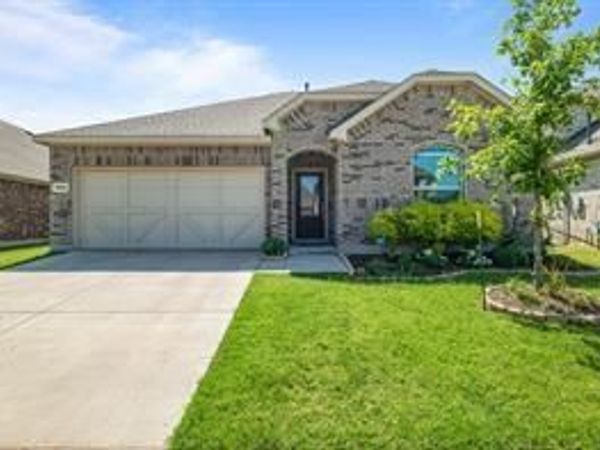 4529 Hemingway Avenue, Aubrey, TX 76227