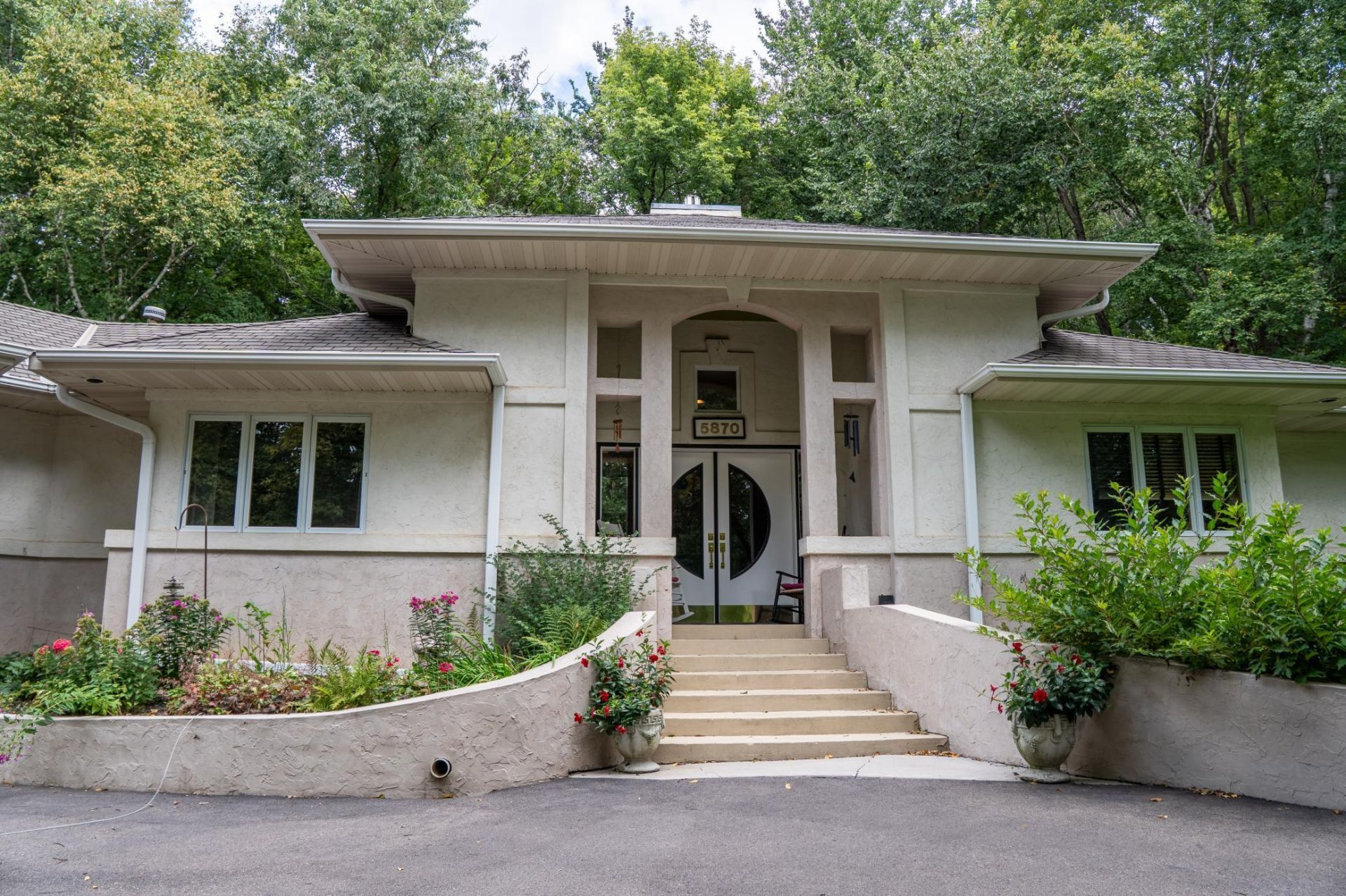 5870 Blackberry Bridge Path, Inver Grove Heights, MN 55076