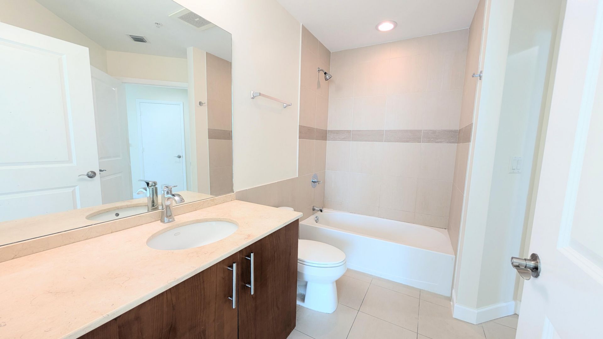 1945 S Ocean Drive, Unit 701, Hallandale Beach, FL 33009 Photo