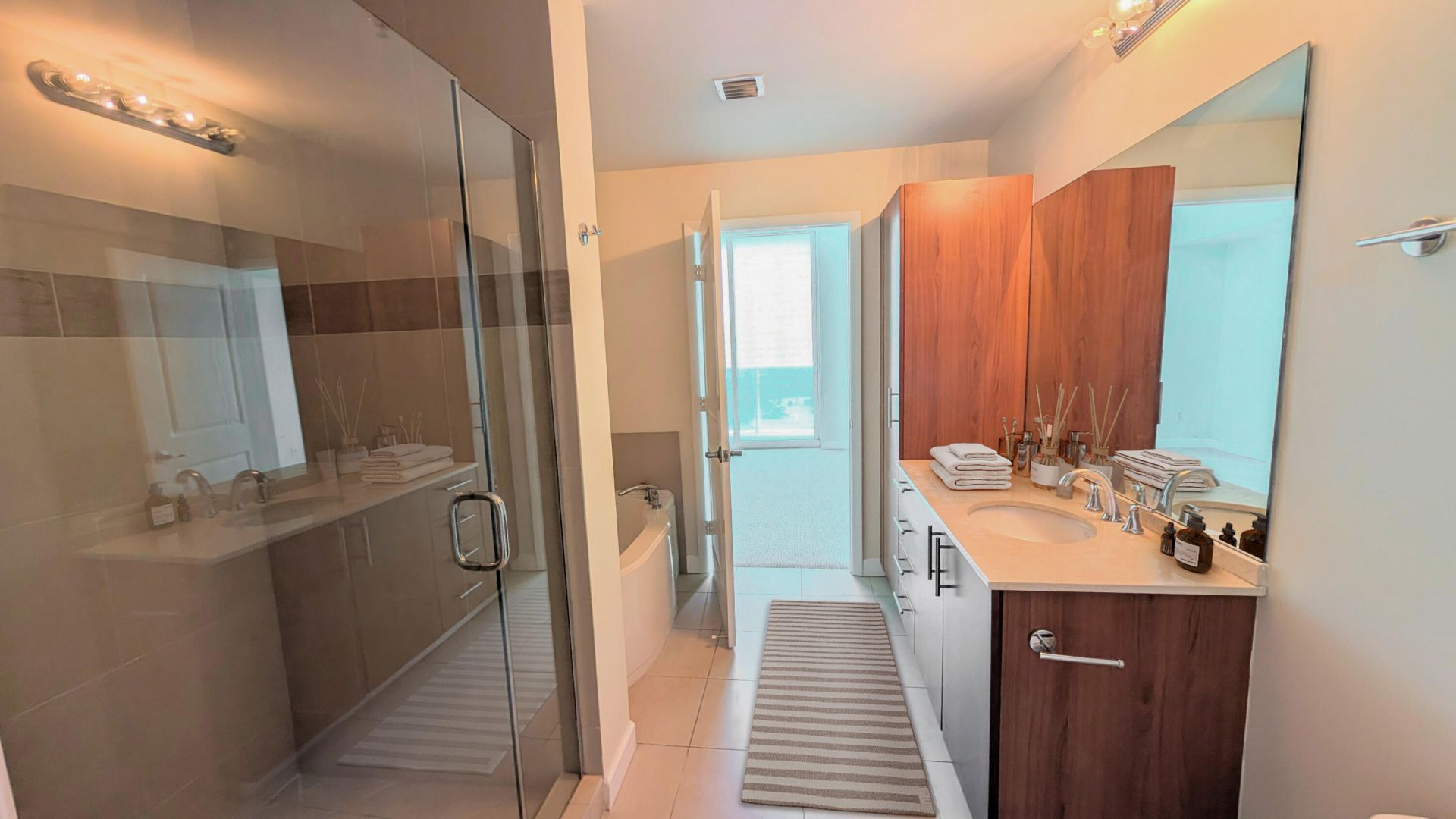 1945 S Ocean Drive, Unit 701, Hallandale Beach, FL 33009 Photo