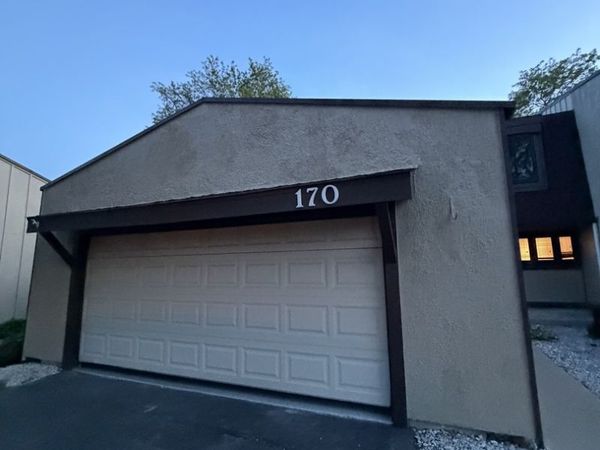 170 Cascade Drive , Indian Head Park, IL 60525