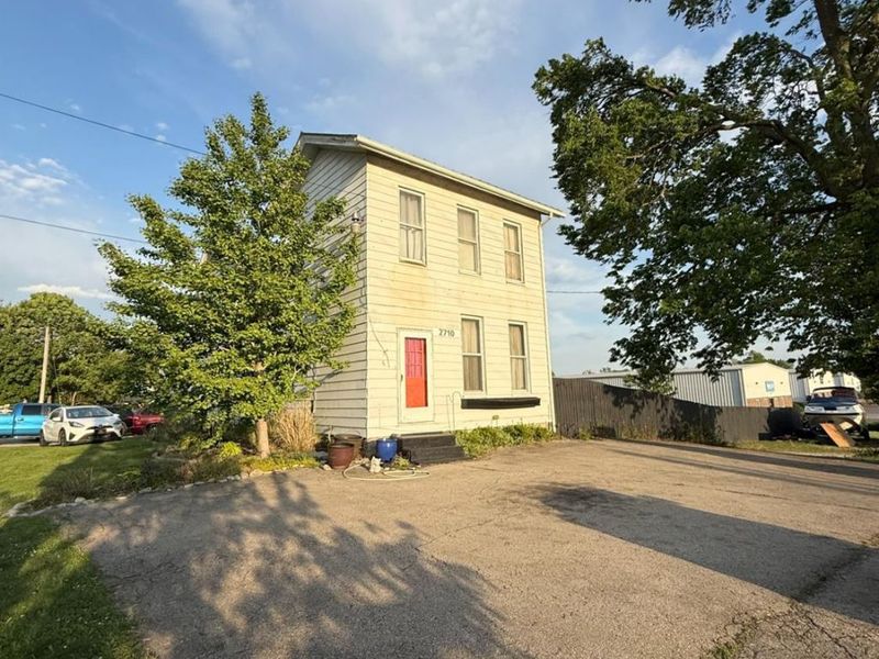 8313 Hendrickson Road, Middletown, OH 45044 Photo 2