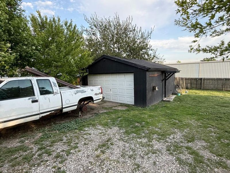 8313 Hendrickson Road, Middletown, OH 45044 Photo 3