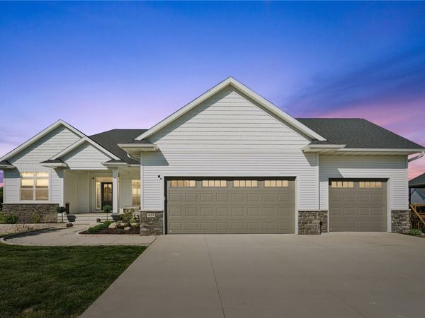955 16th Ave SW , Mt Vernon, IA 52314
