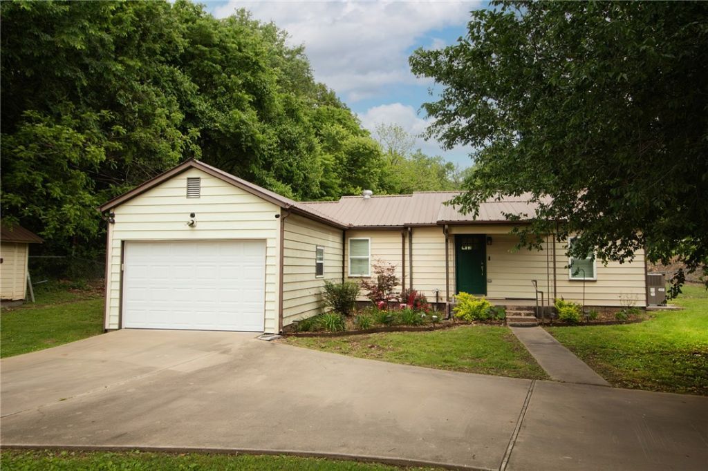 8504 Goose Creek Road, Fayetteville, AR 72704 Main Photo