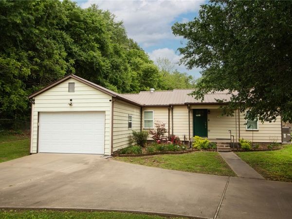 8504 Goose Creek Road , Fayetteville, AR 72704