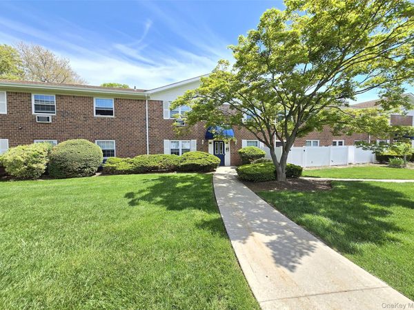 460 Old Town Road, Unit 3K, Port Jefferson Station, NY 11776