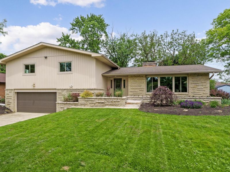 2740 Sonata Drive, Columbus, OH 43209 Photo 2