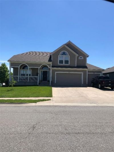 1501 Johnston Drive, Raymore, MO 64083 Main Photo