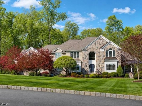 9 Edgewood Ter, Randolph, NJ 07869