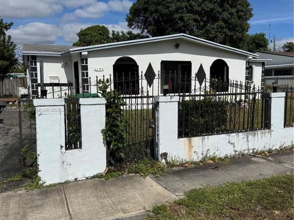 1251 NW 190th St , Miami Gardens, FL 33169