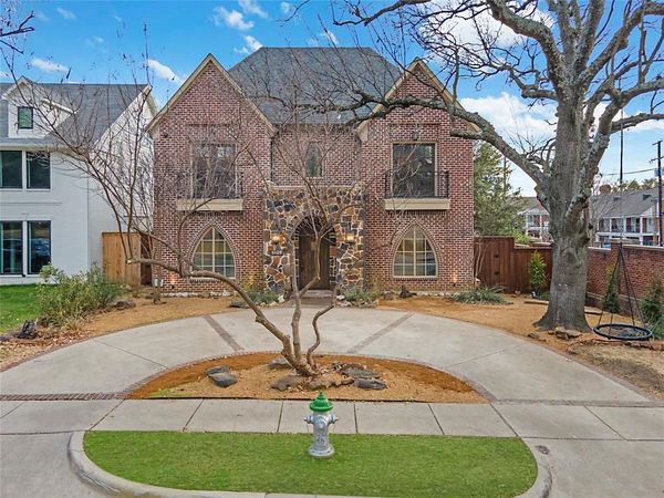 2945 Dyer Street, University Park, TX 75205