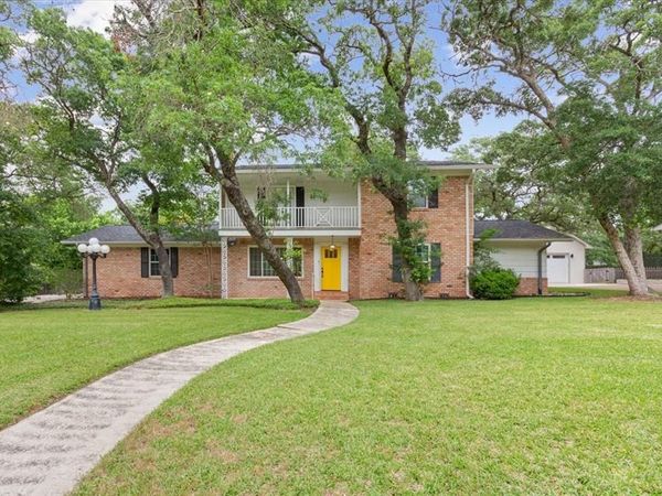 425 White Hall Road , Woodway, TX 76712