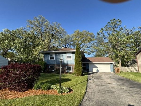 203 CEDARWOOD Lane , Antioch, IL 60002