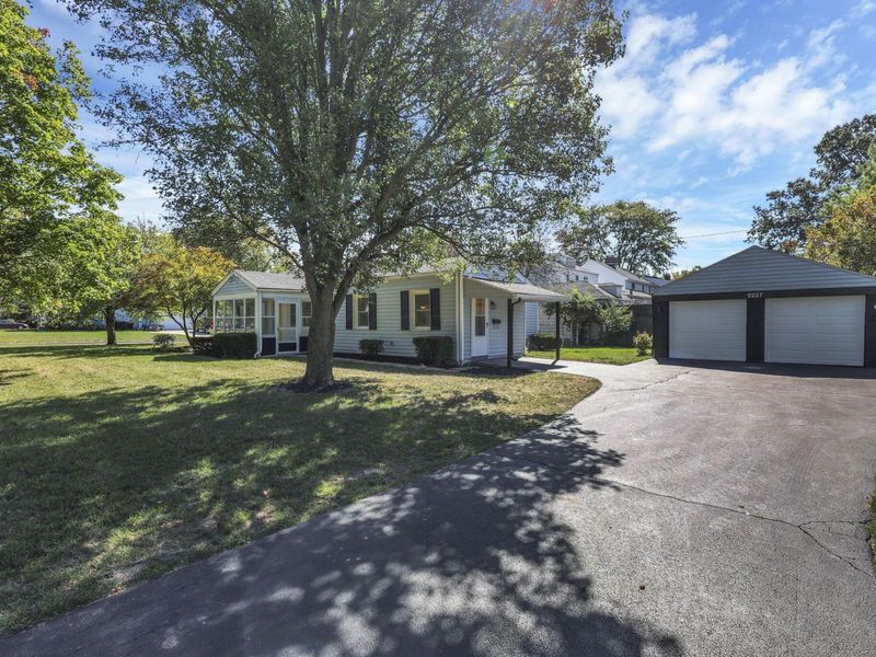 2227 Zollinger Road, Columbus, OH 43221 Photo 2