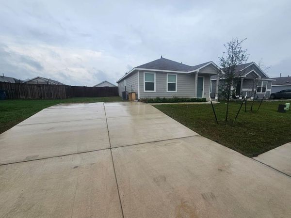 2306 Tornado Aly , Lockhart, TX 78644