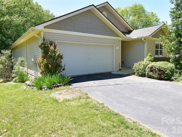 176 Clear Creekside Drive , Hendersonville, NC 28792
