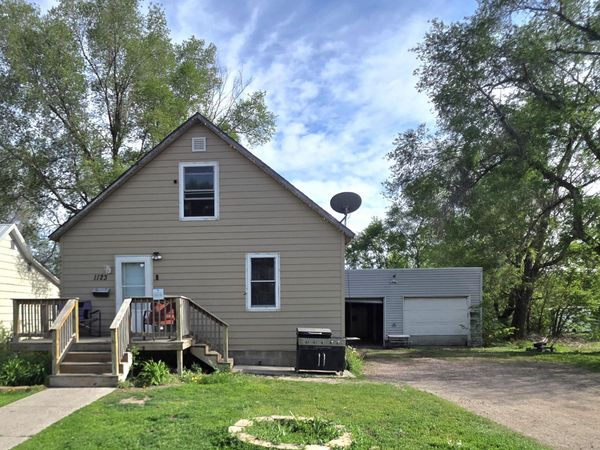  1123 W 3rd Ave, Mitchell, SD 57301