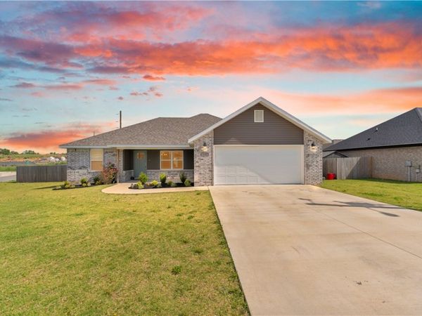 118 Brooke Street , Huntsville, AR 72740