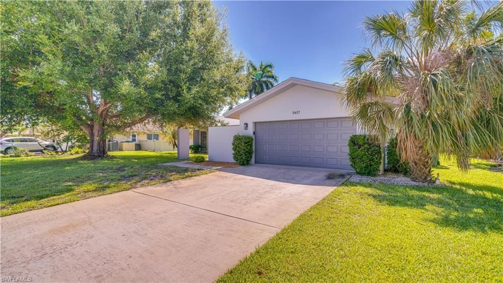 5657 Eichen Cir E, Fort Myers, FL 33919 Photo