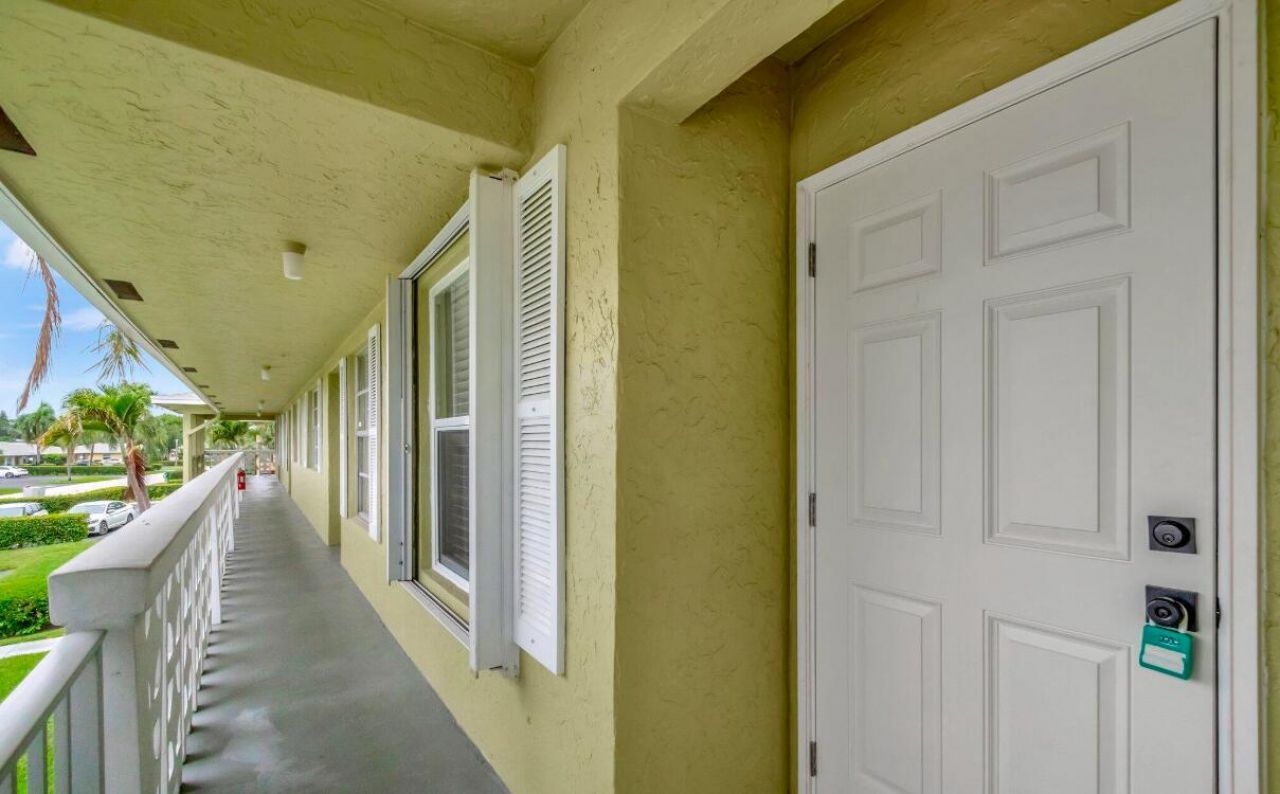 1140 Mahogany Way, Unit 204, Delray Beach, FL 33445 Photo