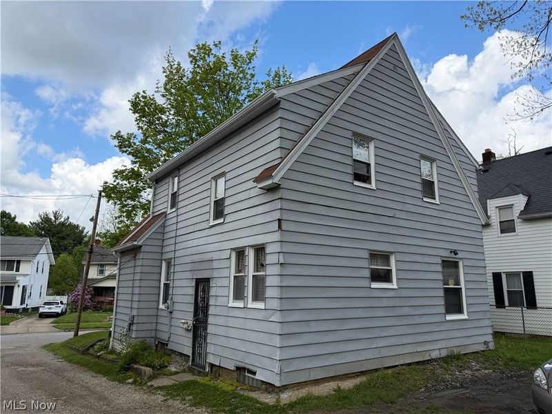 1187 Mercer Avenue, Akron, OH 44307 Photo 4