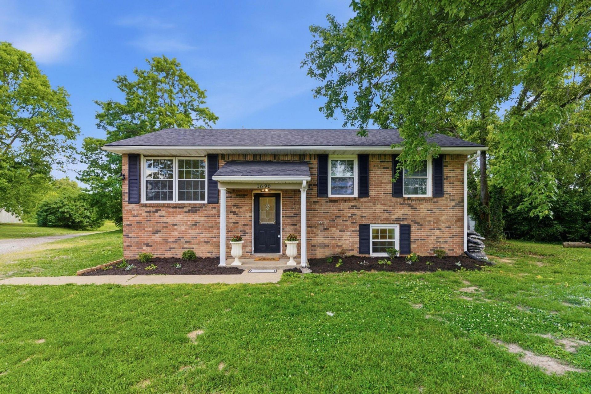 1690 Menelaus Road, Berea, KY 40403 Main Photo