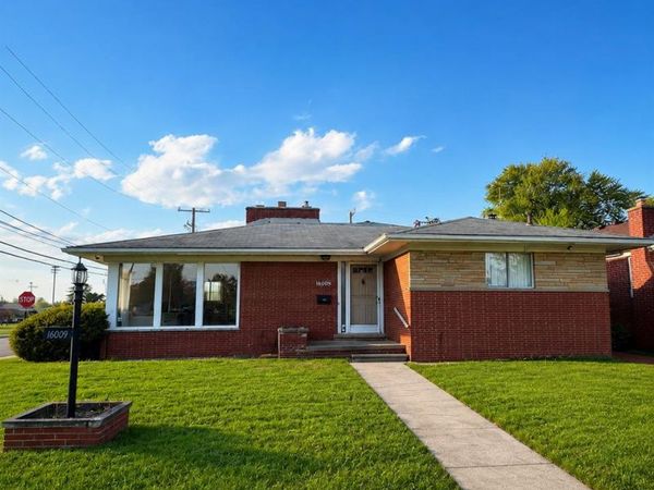 16009 Bell Avenue, Eastpointe, MI 48021
