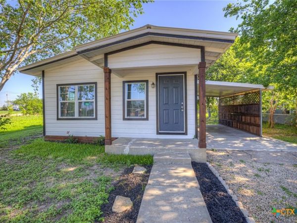 1054 Morelos Street , Seguin, TX 78155