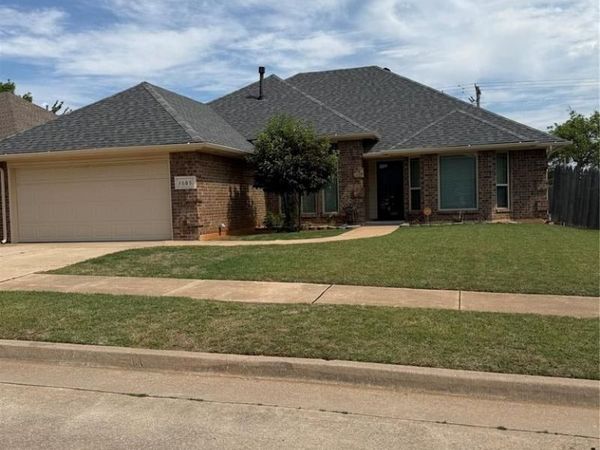 1605 NE 11th Street, Moore, OK 73160