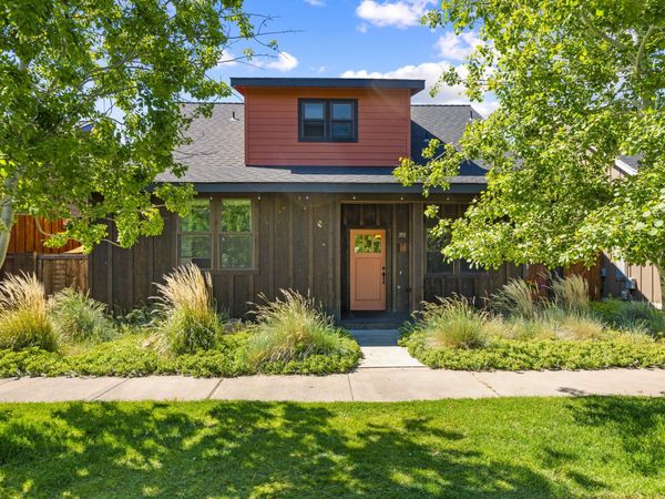 353 E Aspenwood Avenue, Sisters, OR 97759