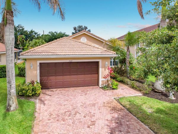 2045 Grey Falcon Circle SW, Vero Beach, FL 32962