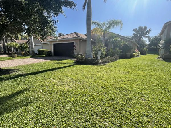 2045 Grey Falcon Circle SW, Vero Beach, FL 32962