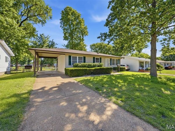 809 Lightwood Drive , Hazelwood, MO 63042