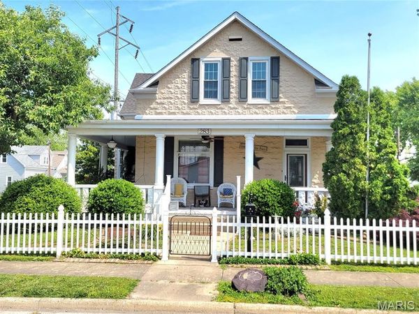 283 W Walnut Street , Nashville, IL 62263