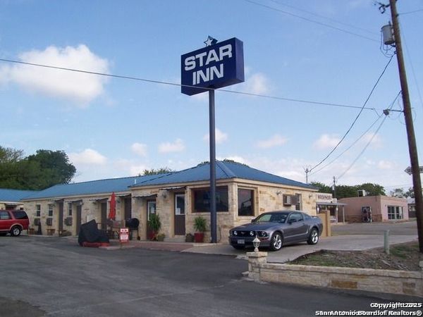 303 N STATE HIGHWAY 123, Karnes City, TX 78118