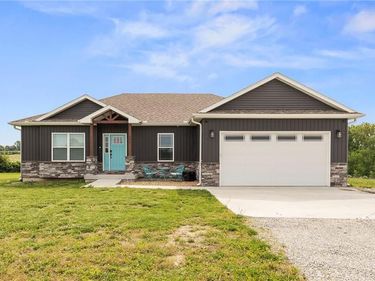 305 SW 11th Road, Warrensburg, MO 64093