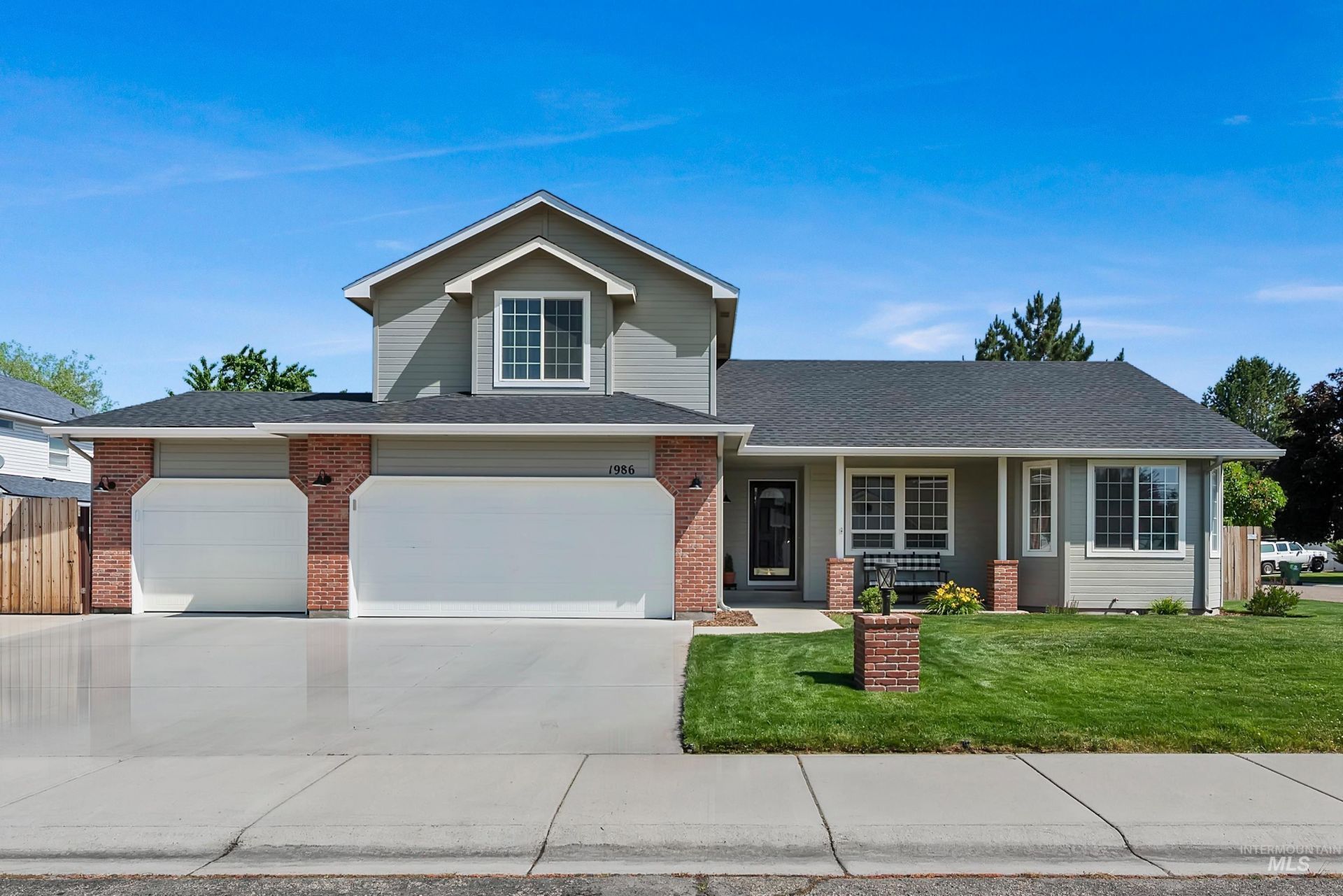 1986 E Griffon St, Meridian, ID 83642 Main Photo