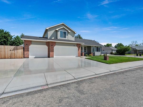 1986 E Griffon St, Meridian, ID 83642