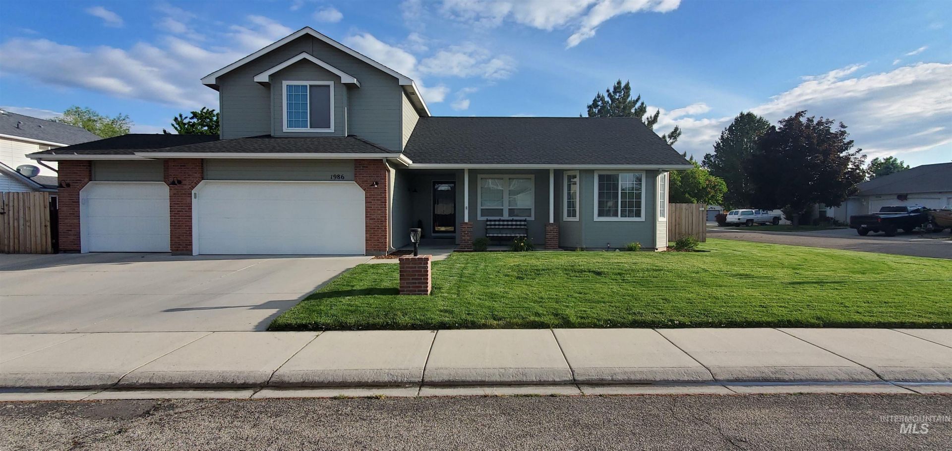1986 E Griffon St, Meridian, ID 83642 Main Photo