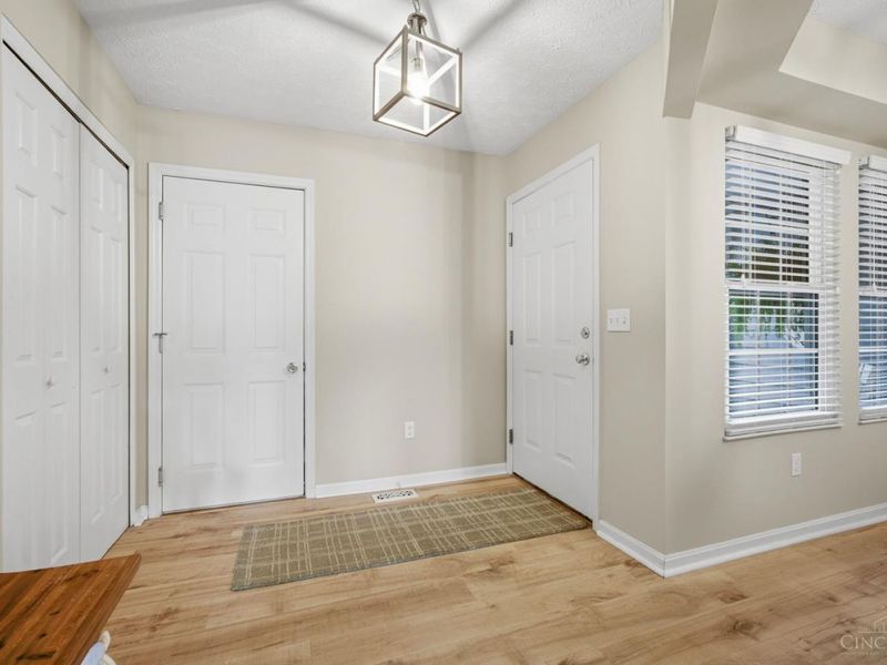 298 Elmwood Drive, Springboro, OH 45066 Photo 5