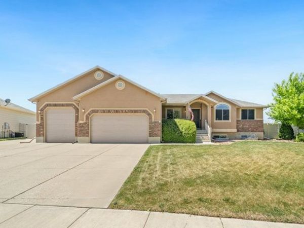 5609 S 4525 W, Hooper, UT 84315