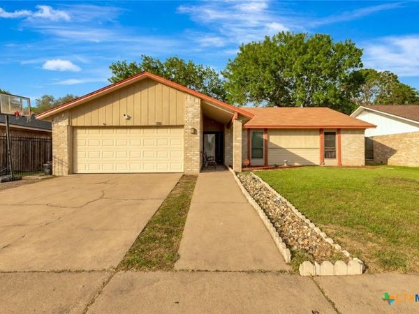 206 Fleetwood Drive, Victoria, TX 77901