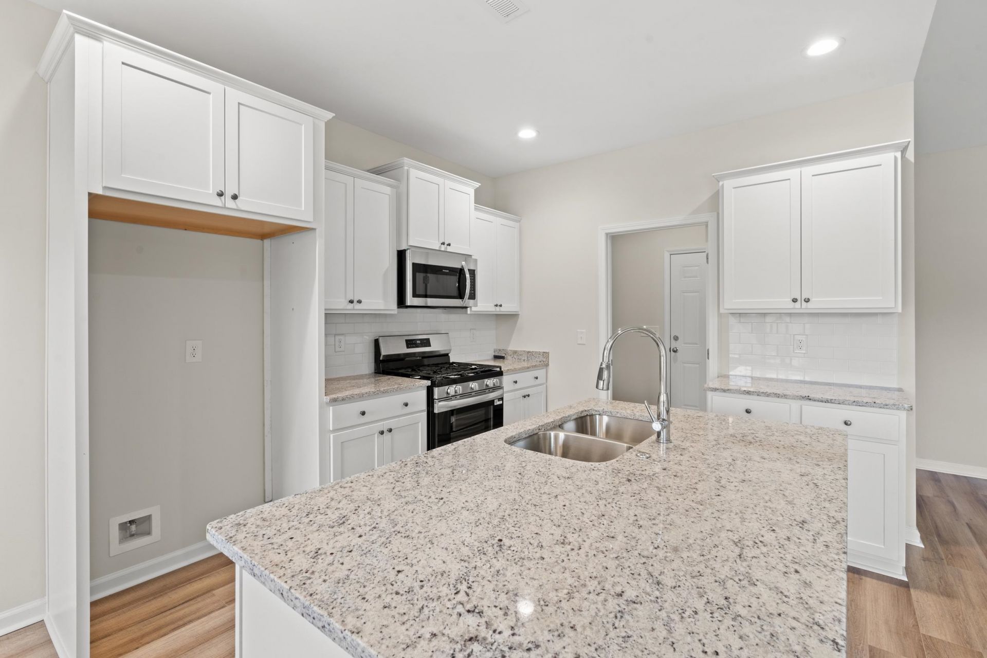 198 Stillbrook Dr.  Photo 4