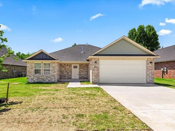 224 E Abbot Lane, Mustang, OK 73064