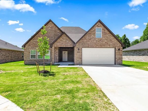 228 E Abbot Lane, Mustang, OK 73064