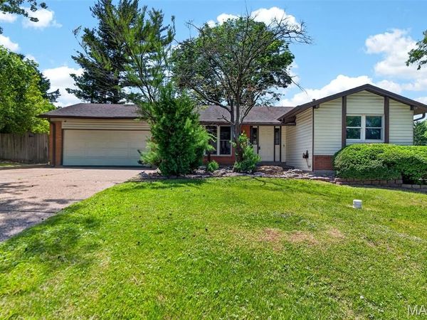 3297 Gwengreen Drive, Bridgeton, MO 63044