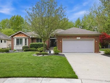 49371 Deerfield Park, Macomb Twp, MI 48044